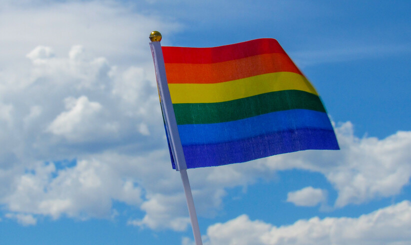 Wo kommt die Regenbogenflagge her?