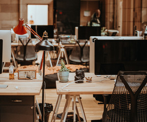Brückentage allein im Büro